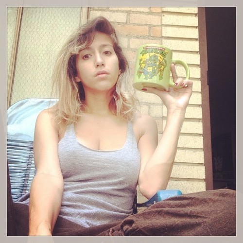 Went for the coffee mug that’s the size of my face this “morning”. #bucketocoffee #stoopkid #gunshow