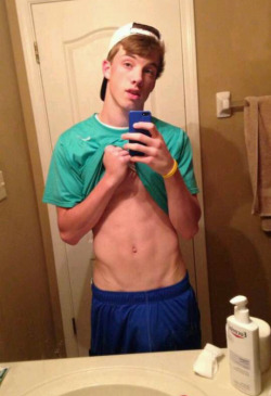 guysexting:  This 19yo is so sexy and says, “Looking for somebody