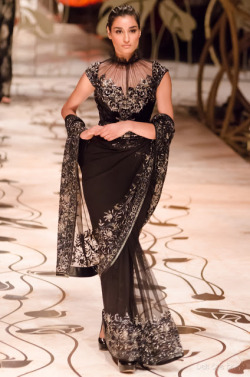 barefootchaos:  seraphica:  Rohit Bal’s collection for India