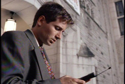 champagnemanagement:  mulder gets a text