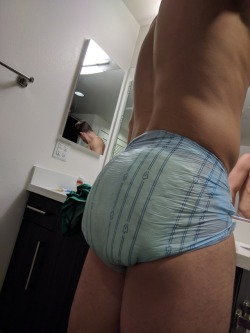 dlcameronz: Thoroughly soaked my diaper last night. Someone needs