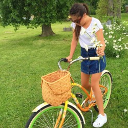 buzzflower:  biking and flower picking with youknowthatyouwant2