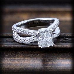 goldensunjewelry:  Split band diamond setting with a beautiful