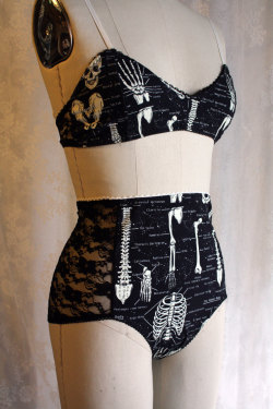 yourwifedoesnotmind:  callmejesst-rex:  sosuperawesome:  BonesLingerie