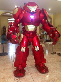 dr-archeville:  cosplay-gamers:  Hulkbuster Cosplay by Pablo