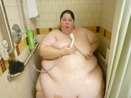 moreandmoretolove:  The amazing incredible Jiggly.  Wow. Would love to help her get clean.