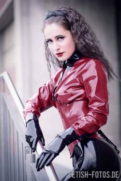 latex-fetish-femdom-fever:  Latex Fetish Femdom Fever http://latex-fetish-femdom-fever.tumblr.com/