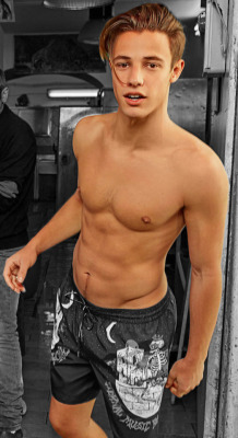 sixpackde:  https://www.tumblr.com/blog/sixpackde