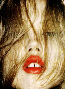 labsinthe:  “Wash Your Face In My Sink” Lindsey Wixson