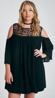 beautiful-real-women:  awesome Plus Size Crochet Trim Cold-Shoulder