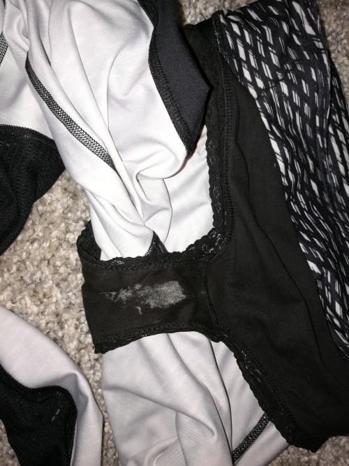 sloggi1970:  #panties in tights #gympanties # gym #milf #dirtypanty #stained  Yum. Would like to see the pussy that causes all the lovely stains.