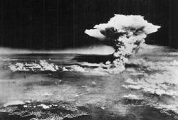 warhistoryonline:Mushroom cloud rising above Hiroshima, Japan,