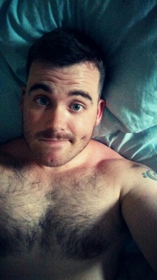 craftycub:  mjpou88:  Now accepting cuddle buddies   Pick me!