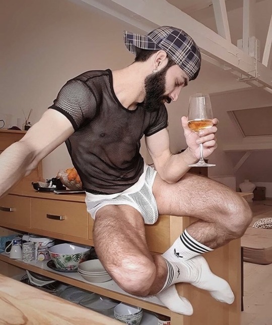 sockjersey:likedbyfrank:Counter hottie