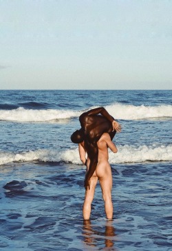luz-natural:  @ladriade @ivanmontis by @luissh