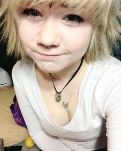 satan-doll:  Without fake hair, I am a 12 year old boy frog ♡