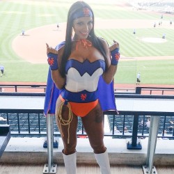 bombshellbootys:  Meena 