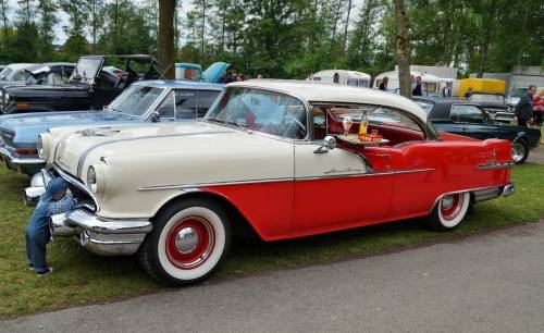 frenchcurious:Pontiac Star Chief Catalina 1956. - source 40 &