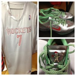 i am loving the silver rockets jersey 8) and the silver nikes