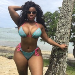 sexywomen2k16:  Dominique Chinn  Sexy pretty beautiful thick