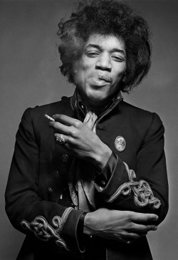 babeimgonnaleaveu:   Jimi Hendrix photographed by Gered Mankowitz,