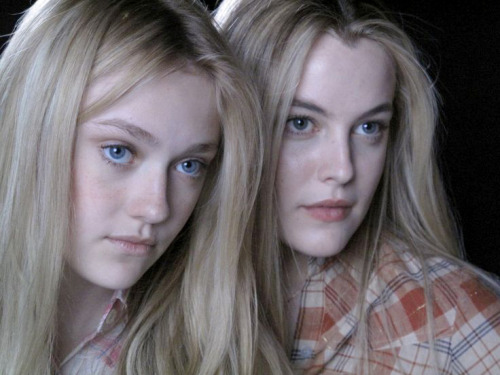 idasessions:  Dakota Fanning and Riley Keough as Cherie and Marie