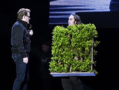 the-platonic-blow:  Eddie Izzard receives a surprise hedge from