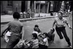 collectivehistory:  A policewoman plays with local kids in Harlem,