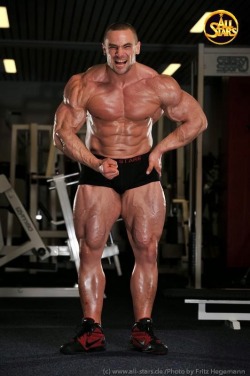 muscleaddict:  HOT! Czech Muscle Beast: TOMAS KASPAR   Need More Muscle