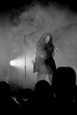  Lorde performing at the Peabody Opera House. Photo by Angela
