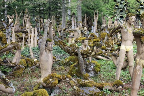 Veijo R'nkk'nen - Statue Forest Nudes & Noises  