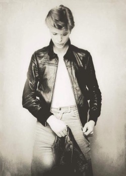 missgrinningsoul:  Favorite David Bowie pictures 71/? 