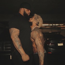lotop2:  nflgroupie:  Goals! 😍   Odell can look up at daddy