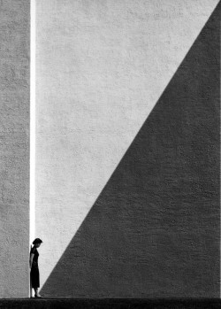 insolacion:  Approaching Shadow by Fan Ho