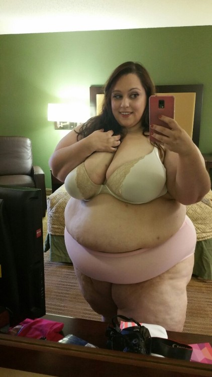 msfatbootybbw: msfatbootybbw:  lisalinguica:  3 clips and 3 sets in one day. I’m telling ya. I am pooped.  I worked so hard today with Miley. We are amazing.   http://clips4sale.com/studio/42748/ http://msfatbooty.bigcuties.com/ 