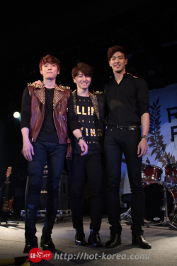 fyrpdownnout:  Royal Pirates First Japanese Showcase 14.03.31