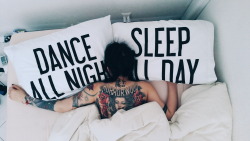 mainlyboredom:  most of the dancing takes place in my room but