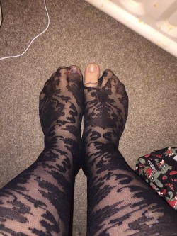 princesssmellyfeet:  I think I need new tights :/