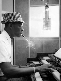 kathifee-world:  swingonthevine: Nat King Cole recording at Capitol