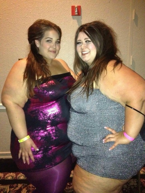 bigcutieboberry:BoBerry.BigCuties.com and CaitiDee.Bigcuties.com <333!  caitidee , did you know that I love you????Â 