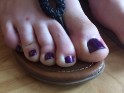 feetgirly94:  Purple toes ❤️❤️