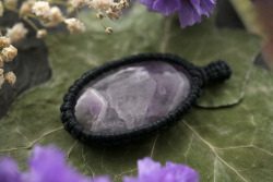 90377:Amethyst, faceted smoky quartz and orthoceras fossil macrame