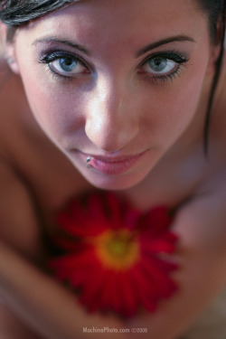 machinephoto:  Model: Olivia  Gorgeous eyes.