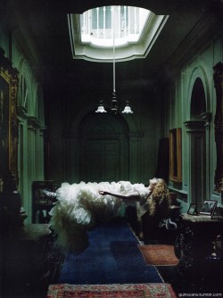 guinscans:  3/3 From: Vogue Italia When: March 2011 Foto: Tim