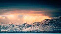 ungatodeacid:  [OC] Another Utah sunset, those mountains don’t