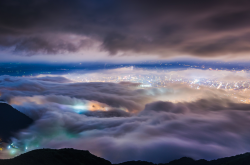 nubbsgalore:taipei glows under a blanket fog in these photos