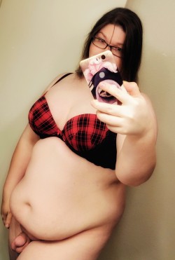 30helensagree:Confession time. I fucking love plaid stuff and I fucking love this bra!