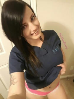 sexonshift:  #sexynurse #scrubs #onoff  Plenty of volunteers