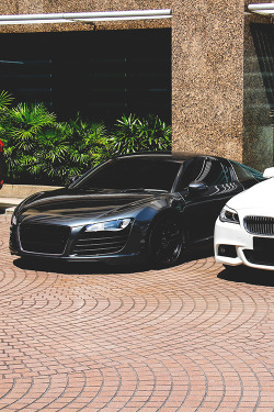 autobliss:  Audi R8 (This is one gives me shivers) | WAVhttp://maseratiman.tumblr.com/post/88874244212