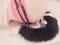 sugarplum-x:I need attention and someone to stroke my hair 🎀